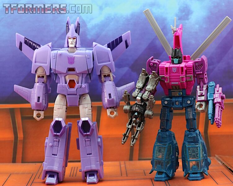 Transformers Kingdom Wave 1 Voyager Cyclonus  (37 of 40)